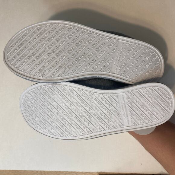 Cozy Gray Women's Slippers - Picture 7 of 9